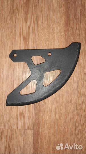 Защита заднего тормозного диска