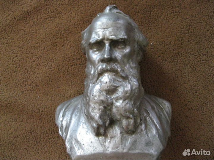 Толстой-силумин бюст