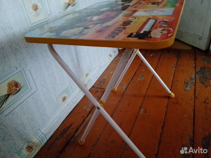 Детский столик