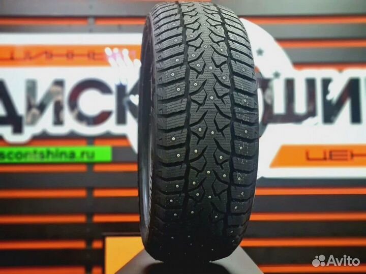 Royal Black Royal Stud II 235/55 R20