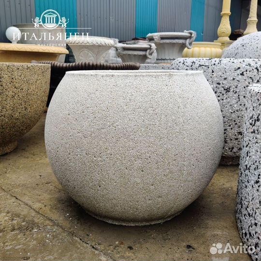 Уличный вазон для цветов