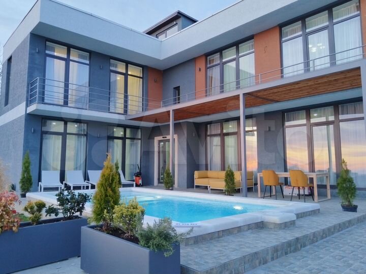 Коттедж 200 м² на участке 7 сот.