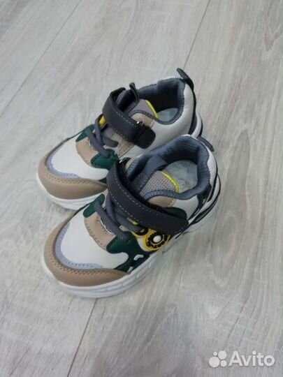 Кроссовки для мальчика 26