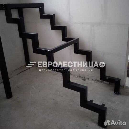 Лестница на металлокаркасе