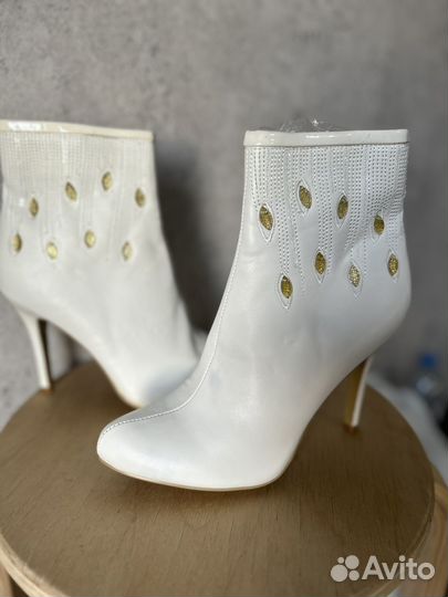 Ботильоны белые 39