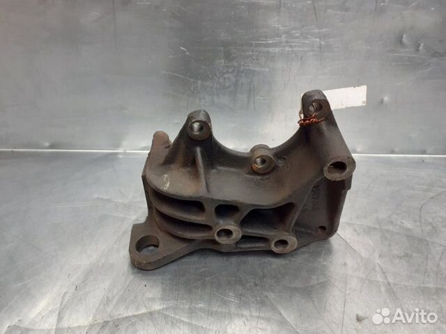 Кронштейн двигателя правый Volkswagen Transporter