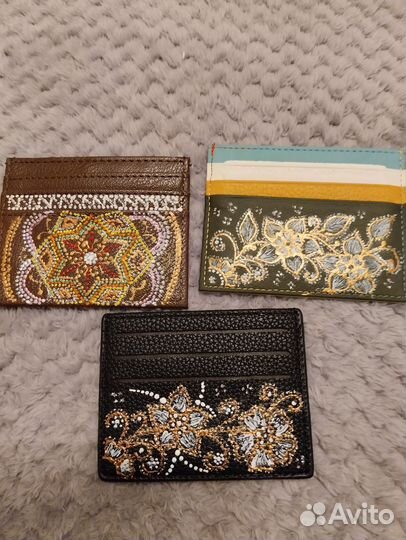 Картхолдер с точечной росписью. Модный аксессуар