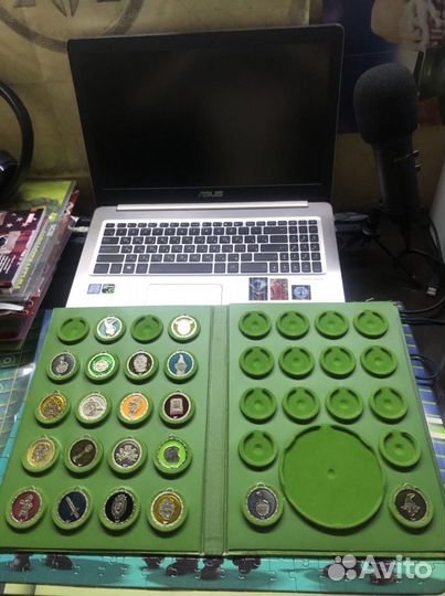 Медальоны и альбом Шрэк, Шрек