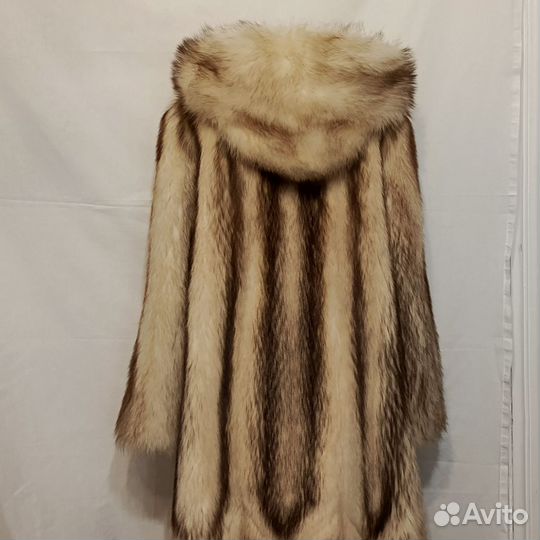 Шуба енот белый