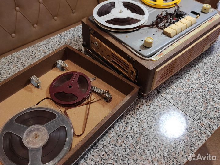 Катушечный магнитофон Айдас