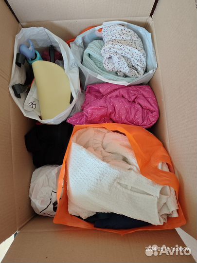 Детские вещи и игрушки коробкой