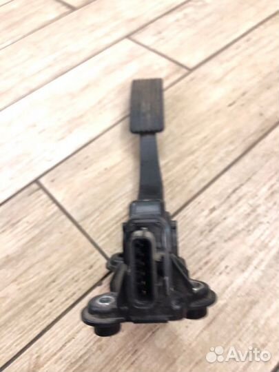 Педаль газа Mitsubishi Outlander XL 2.4 2008