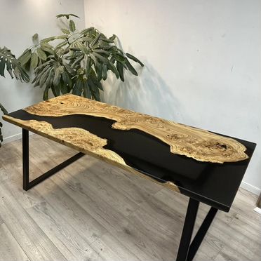 Стол из эпоксидной смолы и дерева Лофт