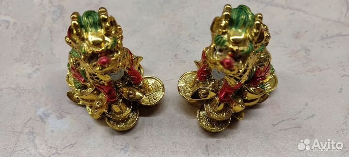 Сувенир фигурка Китайский дракон на монетах новый