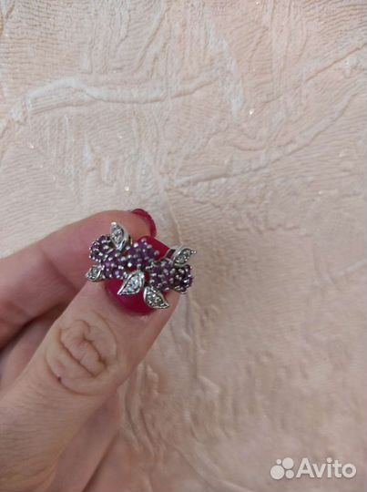 Серебряное кольцо с камнем