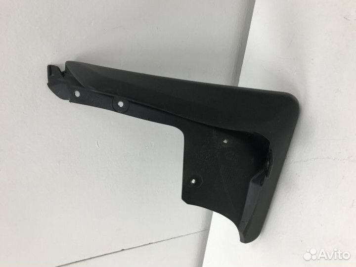 Брызговик задний правый Toyota Camry V70