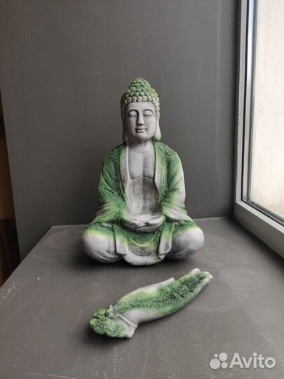 Будда и подставка-благовонница, мох