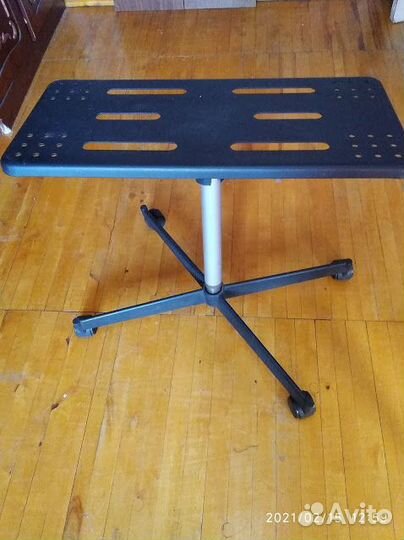 Металлическая поворотная подставка под технику