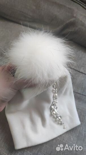 Шапка с натуральным помпоном женская