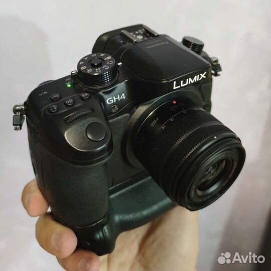 Panasonic GH4 + батарейный блок