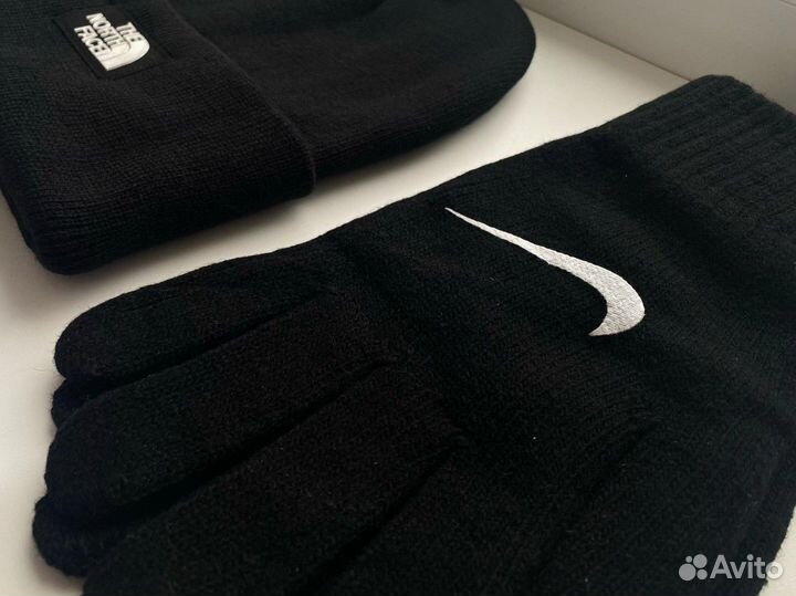 Комплект 3В1 Шапка TNF и перчатки nike