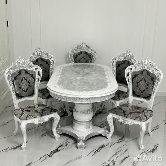 Стол и стулья 