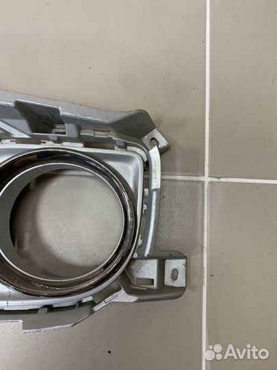 Накладка противотуманной фары передняя левая