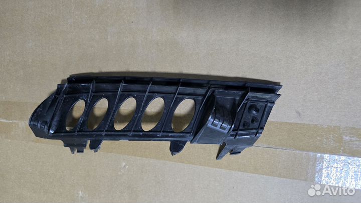 Кронштейн фары правый G22 G26 G80 G82 BMW
