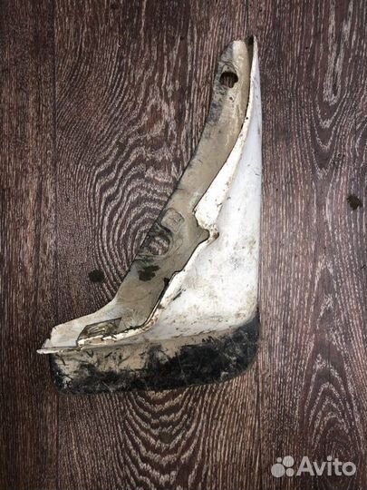 Брызговик передний правый Toyota Corona AT170 3SF