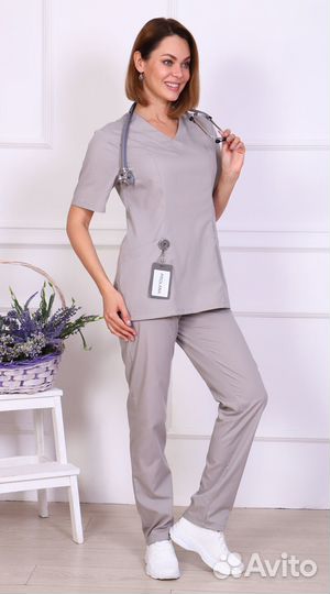 Медицинский костюм женский новый 46