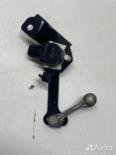 Датчик положения кузова задний Toyota Land Cruiser