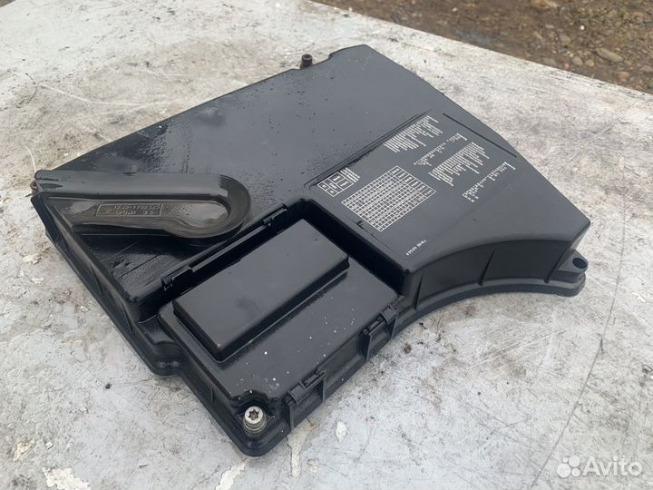 Крышка блока предохранителей bmw e38