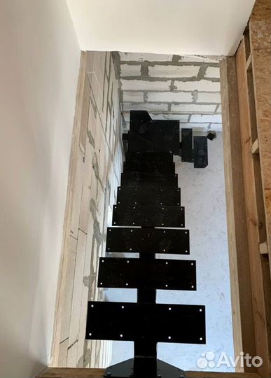 Лестница забежная под ключ