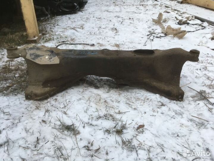 Подрамник передний Mitsubishi Galant