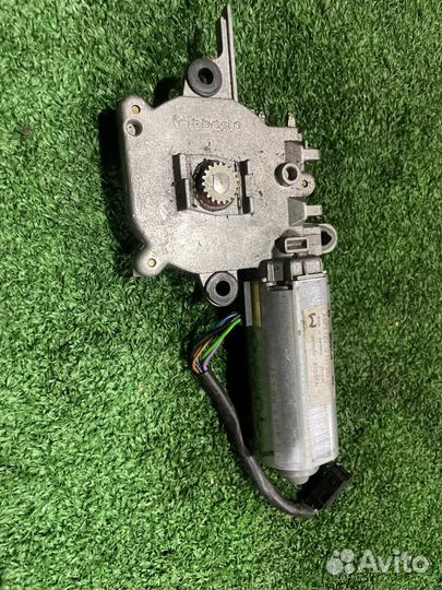 Моторчик сдвижного люка Mercedes-Benz E-Class W210