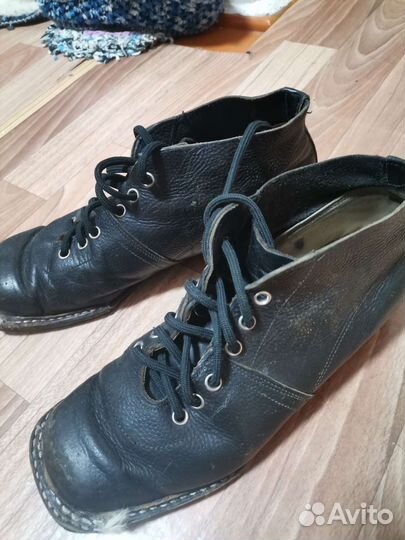 Лыжные ботинки