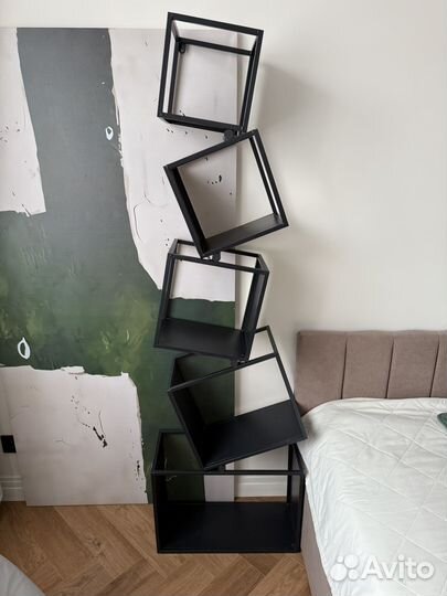 Подставка дизайнерская металлическая для книг