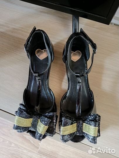 Босоножки H&M для девочки, р. 34, б/у