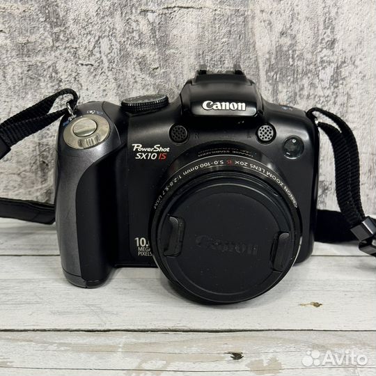 Компактный фотоаппарат Canon SX10