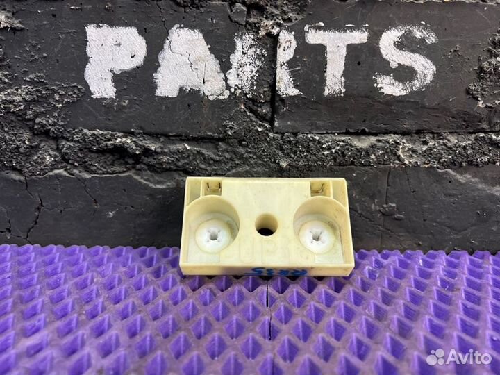 Крепление бампера заднее правое Nissan X-Trail