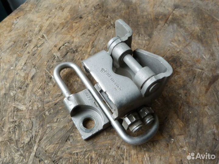 Петля двери задней левой нижняя VW Jetta 2006-2011