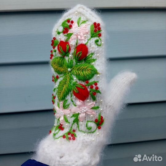 Варежки с вышивкой