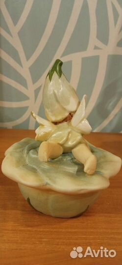 Шкатулка ангелок в цветочном чепчике