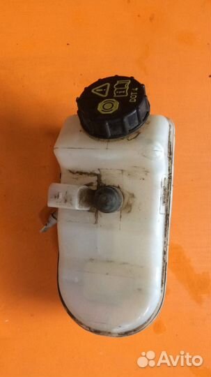 Бачек тормозной жидкости на VW Multivan