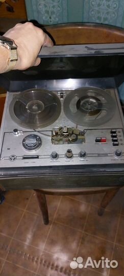 Виниловый проигрыватель