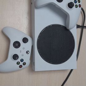 Xbox series s 2 геймпада