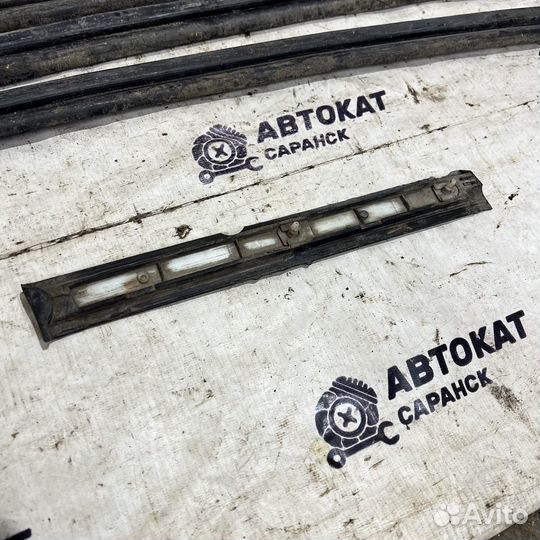 Молдинг двери нижний Mercedes W210