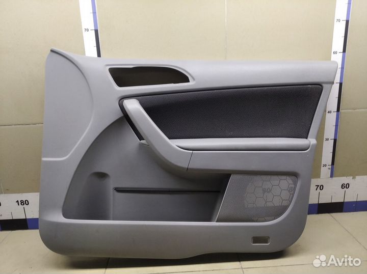 Обшивка двери передней правой Yeti 2009