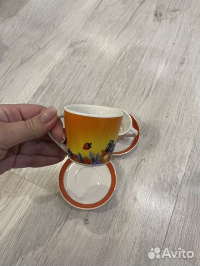 Кофейные чашки с блюдцами