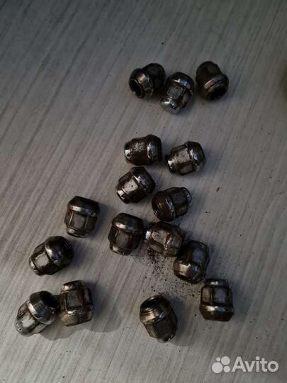 Гайка крепежная автомобильная 12 на 1.25 16 штук